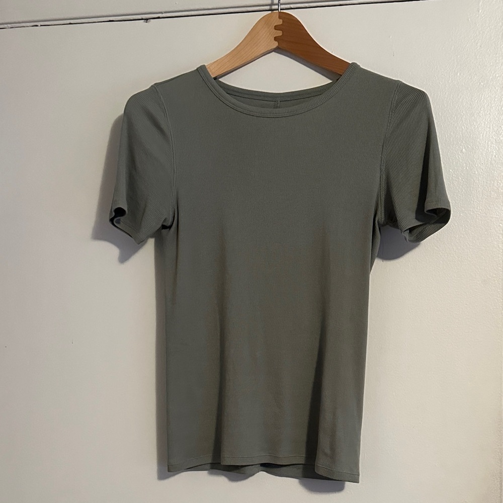 Everlane Women Short Sleeve Crew Neck Shirt - light Olive/sage